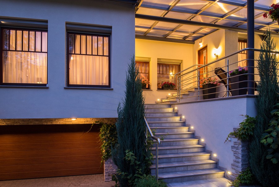properties-never-go-dark-with-landscape-lighting